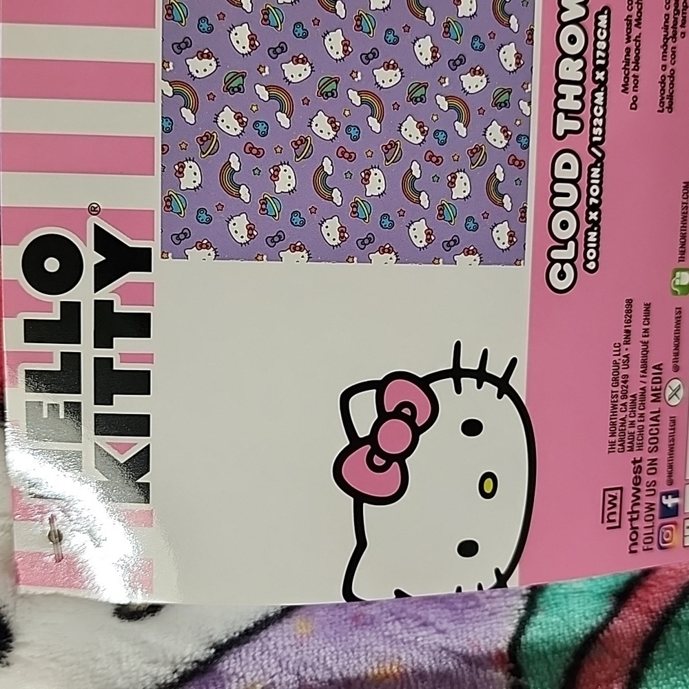 ๐ HELLO KITTY PLUSH CLOUD THROW ๐ - Picture 5 of 8